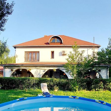 Guest House Marketti 维诺吉拉季夫 外观 照片