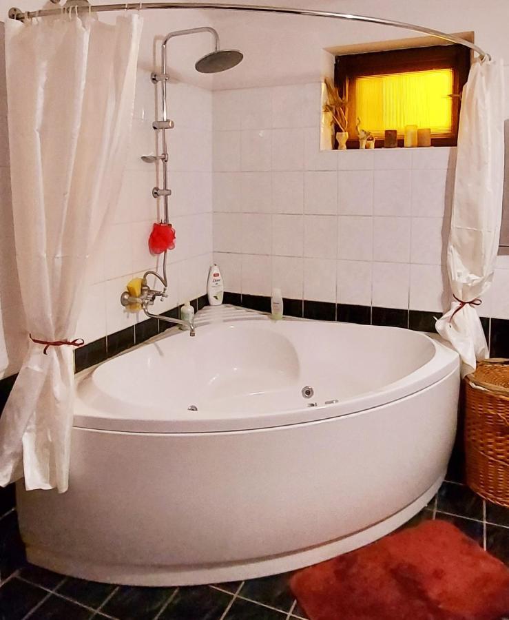 Guest House Marketti 维诺吉拉季夫 外观 照片