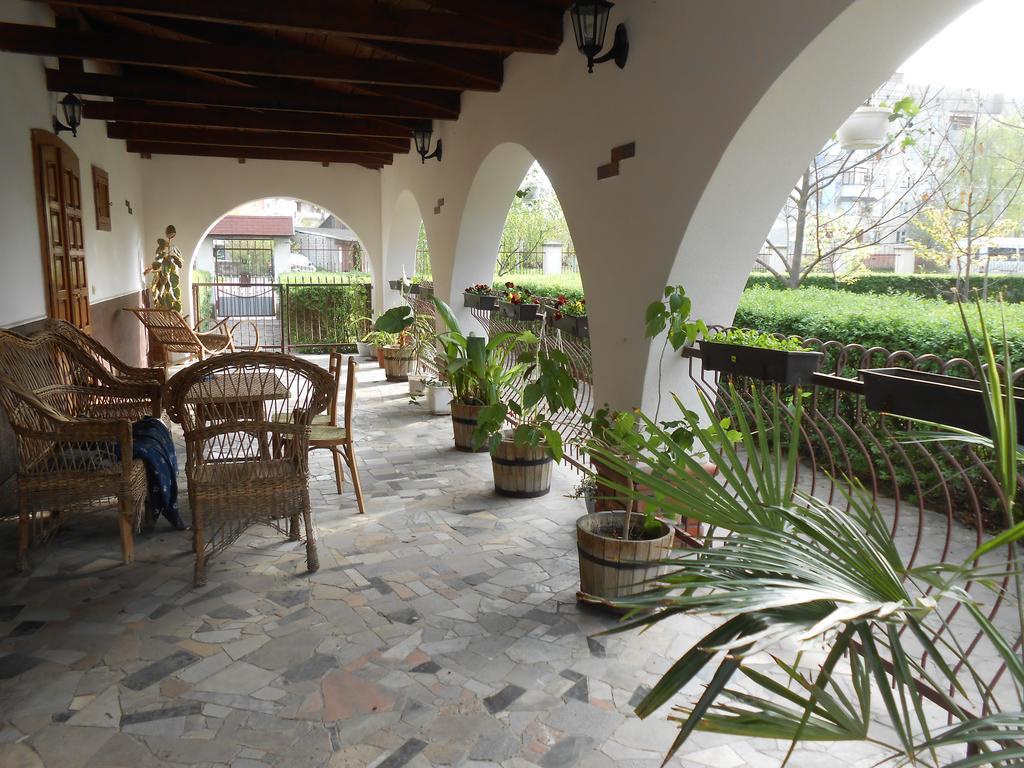 Guest House Marketti 维诺吉拉季夫 外观 照片